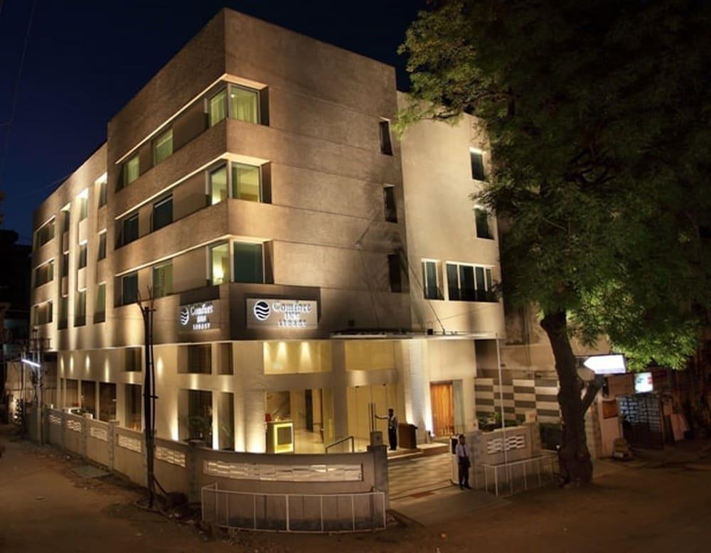 Comfort Inn Legacy Rajkot Exterior photo